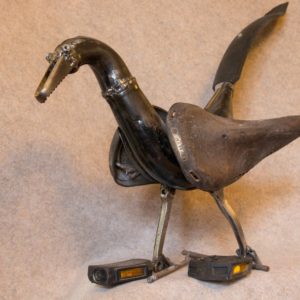 Un oiseau noir métallique à offrir ou à s'offrir
