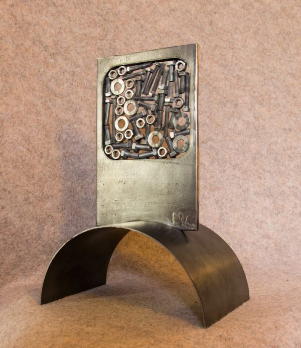 Décorez votre intérieur avec cette petite sculpture en métal recyclé que j'ai appelée 'Arc'